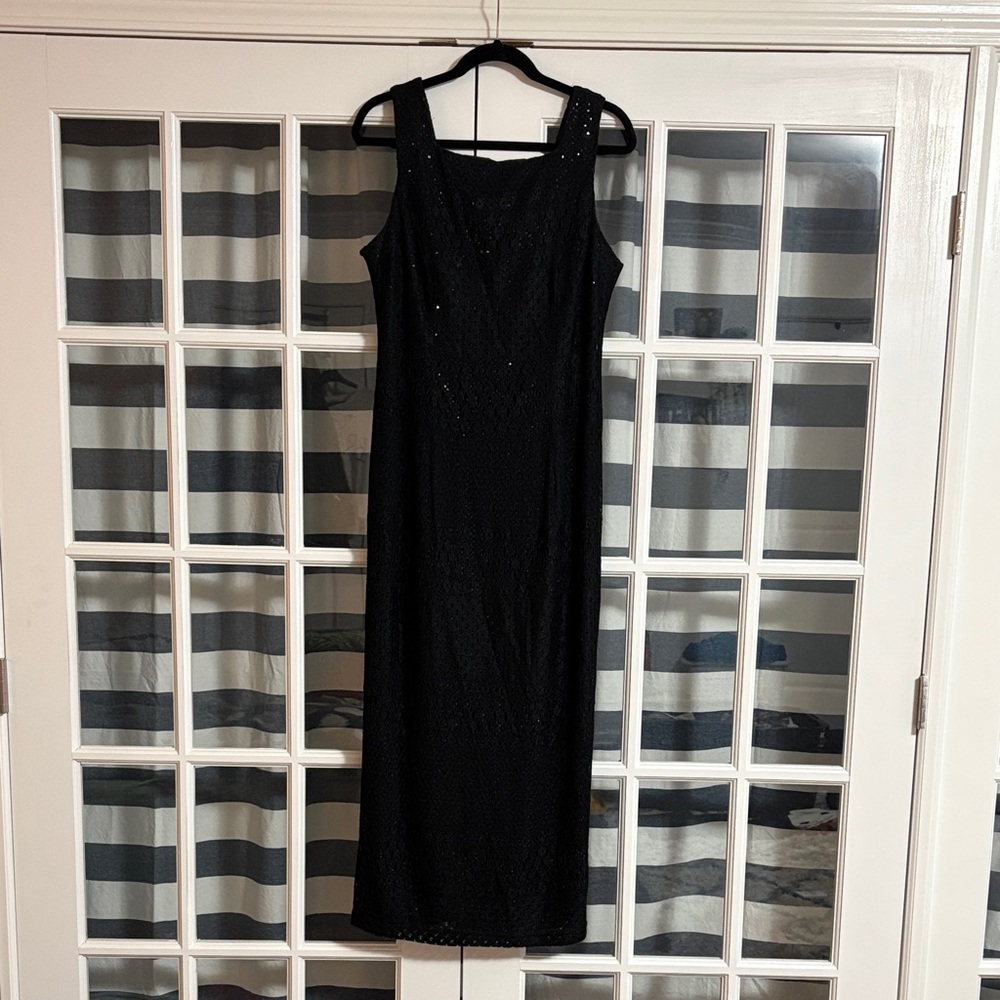 Chic Black Sleeveless Midi Dress